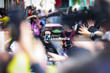 2024-06-14 - VERGNE Jean-Eric (fra), Peugeot TotalEnergies, Peugeot 9x8 #93, Hypercar, FIA WEC, portrait during the Grande Parade des Pilotes of the 2024 24 Hours of Le Mans, 4th round of the 2024 FIA World Endurance Championship, on the Circuit des 24 Heures du Mans, on June 14, 2024 in Le Mans, France - 24 HEURES DU MANS 2024 - PARADE - ENDURANCE - MOTORS