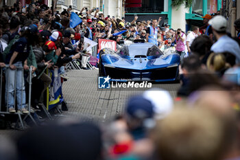 2024-06-14 - Alpenglow Alpine ambiance during the Grande Parade des Pilotes of the 2024 24 Hours of Le Mans, 4th round of the 2024 FIA World Endurance Championship, on the Circuit des 24 Heures du Mans, on June 14, 2024 in Le Mans, France - 24 HEURES DU MANS 2024 - PARADE - ENDURANCE - MOTORS