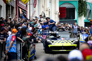 2024-06-14 - ambiance during the Grande Parade des Pilotes of the 2024 24 Hours of Le Mans, 4th round of the 2024 FIA World Endurance Championship, on the Circuit des 24 Heures du Mans, on June 14, 2024 in Le Mans, France - 24 HEURES DU MANS 2024 - PARADE - ENDURANCE - MOTORS