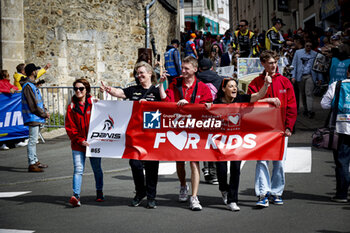 2024-06-14 - ambiance during the Grande Parade des Pilotes of the 2024 24 Hours of Le Mans, 4th round of the 2024 FIA World Endurance Championship, on the Circuit des 24 Heures du Mans, on June 14, 2024 in Le Mans, France - 24 HEURES DU MANS 2024 - PARADE - ENDURANCE - MOTORS