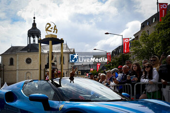 2024-06-14 - 24H Le Mans Trophy during the Grande Parade des Pilotes of the 2024 24 Hours of Le Mans, 4th round of the 2024 FIA World Endurance Championship, on the Circuit des 24 Heures du Mans, on June 14, 2024 in Le Mans, France - 24 HEURES DU MANS 2024 - PARADE - ENDURANCE - MOTORS