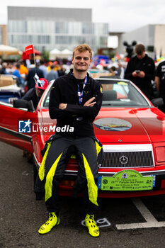 2024-06-14 - VISCAAL Bent (nld), Proton Competition, Oreca 07 - Gibson #09, LMP2, portrait during the Grande Parade des Pilotes of the 2024 24 Hours of Le Mans, 4th round of the 2024 FIA World Endurance Championship, on the Circuit des 24 Heures du Mans, on June 14, 2024 in Le Mans, France - 24 HEURES DU MANS 2024 - PARADE - ENDURANCE - MOTORS