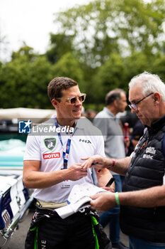 2024-06-14 - FALB John (usa), Duqueine Team, Oreca 07 - Gibson #30, LMP2 PRO/AM, portrait during the Grande Parade des Pilotes of the 2024 24 Hours of Le Mans, 4th round of the 2024 FIA World Endurance Championship, on the Circuit des 24 Heures du Mans, on June 14, 2024 in Le Mans, France - 24 HEURES DU MANS 2024 - PARADE - ENDURANCE - MOTORS