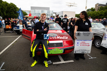 2024-06-14 - VISCAAL Bent (nld), Proton Competition, Oreca 07 - Gibson #09, LMP2, portrait during the Grande Parade des Pilotes of the 2024 24 Hours of Le Mans, 4th round of the 2024 FIA World Endurance Championship, on the Circuit des 24 Heures du Mans, on June 14, 2024 in Le Mans, France - 24 HEURES DU MANS 2024 - PARADE - ENDURANCE - MOTORS