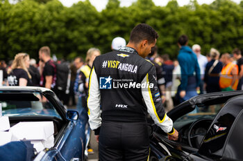 2024-06-14 - ANDRADE Rui (ang), TF Sport, Corvette Z06 GT3.R #81, LM GT3, FIA WEC, portrait during the Grande Parade des Pilotes of the 2024 24 Hours of Le Mans, 4th round of the 2024 FIA World Endurance Championship, on the Circuit des 24 Heures du Mans, on June 14, 2024 in Le Mans, France - 24 HEURES DU MANS 2024 - PARADE - ENDURANCE - MOTORS