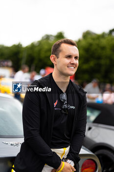 2024-06-14 - EASTWOOD Charlie (irl), TF Sport, Corvette Z06 GT3.R #81, LM GT3, FIA WEC, portrait during the Grande Parade des Pilotes of the 2024 24 Hours of Le Mans, 4th round of the 2024 FIA World Endurance Championship, on the Circuit des 24 Heures du Mans, on June 14, 2024 in Le Mans, France - 24 HEURES DU MANS 2024 - PARADE - ENDURANCE - MOTORS