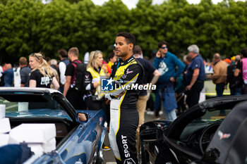 2024-06-14 - ANDRADE Rui (ang), TF Sport, Corvette Z06 GT3.R #81, LM GT3, FIA WEC, portrait during the Grande Parade des Pilotes of the 2024 24 Hours of Le Mans, 4th round of the 2024 FIA World Endurance Championship, on the Circuit des 24 Heures du Mans, on June 14, 2024 in Le Mans, France - 24 HEURES DU MANS 2024 - PARADE - ENDURANCE - MOTORS