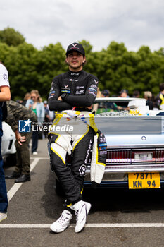 2024-06-14 - BAUD Sébastien (fra), TF Sport, Corvette Z06 GT3.R #82, LM GT3, FIA WEC, portrait during the Grande Parade des Pilotes of the 2024 24 Hours of Le Mans, 4th round of the 2024 FIA World Endurance Championship, on the Circuit des 24 Heures du Mans, on June 14, 2024 in Le Mans, France - 24 HEURES DU MANS 2024 - PARADE - ENDURANCE - MOTORS