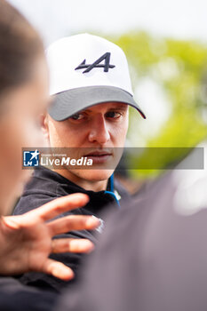 2024-06-14 - SCHUMACHER Mick (ger), Alpine Endurance Team, Alpine A424 #36, Hypercar, FIA WEC, portrait during the Grande Parade des Pilotes of the 2024 24 Hours of Le Mans, 4th round of the 2024 FIA World Endurance Championship, on the Circuit des 24 Heures du Mans, on June 14, 2024 in Le Mans, France - 24 HEURES DU MANS 2024 - PARADE - ENDURANCE - MOTORS