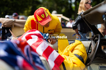 2024-06-14 - YE Yifei (chn), AF Corse, Ferrari 499P #83, Hypercar, FIA WEC, portrait during the Grande Parade des Pilotes of the 2024 24 Hours of Le Mans, 4th round of the 2024 FIA World Endurance Championship, on the Circuit des 24 Heures du Mans, on June 14, 2024 in Le Mans, France - 24 HEURES DU MANS 2024 - PARADE - ENDURANCE - MOTORS