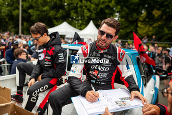 2024-06-14 - LOPEZ José María (arg), Toyota Gazoo Racing, Toyota GR010 - Hybrid #07, Hypercar, FIA WEC, portrait during the Grande Parade des Pilotes of the 2024 24 Hours of Le Mans, 4th round of the 2024 FIA World Endurance Championship, on the Circuit des 24 Heures du Mans, on June 14, 2024 in Le Mans, France - 24 HEURES DU MANS 2024 - PARADE - ENDURANCE - MOTORS