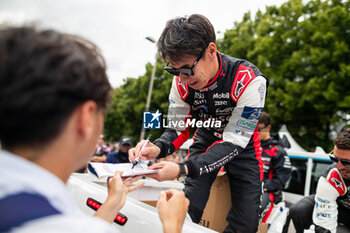 2024-06-14 - KOBAYASHI Kamui (jpn), Toyota Gazoo Racing, Toyota GR010 - Hybrid #07, Hypercar, FIA WEC, portrait during the Grande Parade des Pilotes of the 2024 24 Hours of Le Mans, 4th round of the 2024 FIA World Endurance Championship, on the Circuit des 24 Heures du Mans, on June 14, 2024 in Le Mans, France - 24 HEURES DU MANS 2024 - PARADE - ENDURANCE - MOTORS