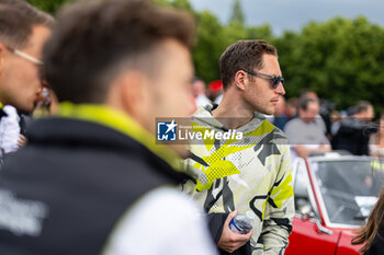 2024-06-14 - VANDOORNE Stoffel (bel), Peugeot TotalEnergies, Peugeot 9x8 #94, Hypercar, FIA WEC, portrait during the Grande Parade des Pilotes of the 2024 24 Hours of Le Mans, 4th round of the 2024 FIA World Endurance Championship, on the Circuit des 24 Heures du Mans, on June 14, 2024 in Le Mans, France - 24 HEURES DU MANS 2024 - PARADE - ENDURANCE - MOTORS