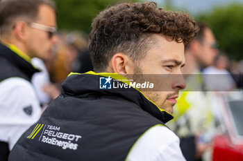 2024-06-14 - JENSEN Mikkel (dnk), Peugeot TotalEnergies, Peugeot 9x8 #93, Hypercar, FIA WEC, portrait during the Grande Parade des Pilotes of the 2024 24 Hours of Le Mans, 4th round of the 2024 FIA World Endurance Championship, on the Circuit des 24 Heures du Mans, on June 14, 2024 in Le Mans, France - 24 HEURES DU MANS 2024 - PARADE - ENDURANCE - MOTORS