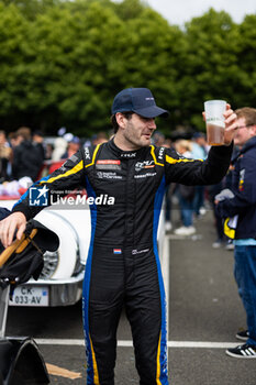 2024-06-14 - VAN UITERT Job (nld), Idec Sport, Oreca 07 - Gibson #28, LMP2, portrait during the Grande Parade des Pilotes of the 2024 24 Hours of Le Mans, 4th round of the 2024 FIA World Endurance Championship, on the Circuit des 24 Heures du Mans, on June 14, 2024 in Le Mans, France - 24 HEURES DU MANS 2024 - PARADE - ENDURANCE - MOTORS