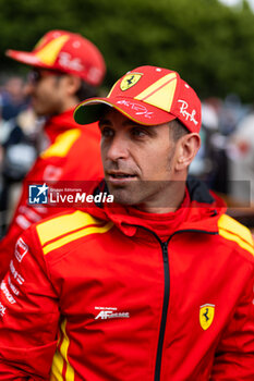 2024-06-14 - PIER GUIDI Alessandro (ita), Ferrari AF Corse, Ferrari 499P #51, Hypercar, FIA WEC, portrait during the Grande Parade des Pilotes of the 2024 24 Hours of Le Mans, 4th round of the 2024 FIA World Endurance Championship, on the Circuit des 24 Heures du Mans, on June 14, 2024 in Le Mans, France - 24 HEURES DU MANS 2024 - PARADE - ENDURANCE - MOTORS