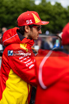 2024-06-14 - GIOVINAZZI Antonio (ita), Ferrari AF Corse, Ferrari 499P #51, Hypercar, FIA WEC, portrait during the Grande Parade des Pilotes of the 2024 24 Hours of Le Mans, 4th round of the 2024 FIA World Endurance Championship, on the Circuit des 24 Heures du Mans, on June 14, 2024 in Le Mans, France - 24 HEURES DU MANS 2024 - PARADE - ENDURANCE - MOTORS