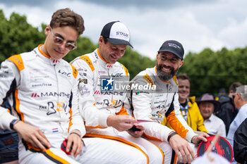 2024-06-14 - SHAHIN Yasser (aus), Manthey EMA, Porsche 911 GT3 R #91, LM GT3, FIA WEC, portrait during the Grande Parade des Pilotes of the 2024 24 Hours of Le Mans, 4th round of the 2024 FIA World Endurance Championship, on the Circuit des 24 Heures du Mans, on June 14, 2024 in Le Mans, France - 24 HEURES DU MANS 2024 - PARADE - ENDURANCE - MOTORS