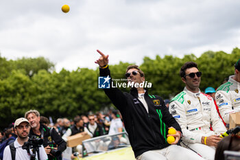 2024-06-14 - GROSJEAN Romain (fra), Lamborghini Iron Lynx, Lamborghini SC63 #19, Hypercar, portrait during the Grande Parade des Pilotes of the 2024 24 Hours of Le Mans, 4th round of the 2024 FIA World Endurance Championship, on the Circuit des 24 Heures du Mans, on June 14, 2024 in Le Mans, France - 24 HEURES DU MANS 2024 - PARADE - ENDURANCE - MOTORS