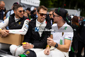 2024-06-14 - KVYAT Daniil, Lamborghini Iron Lynx, Lamborghini SC63 #63, Hypercar, FIA WEC, portrait during the Grande Parade des Pilotes of the 2024 24 Hours of Le Mans, 4th round of the 2024 FIA World Endurance Championship, on the Circuit des 24 Heures du Mans, on June 14, 2024 in Le Mans, France - 24 HEURES DU MANS 2024 - PARADE - ENDURANCE - MOTORS