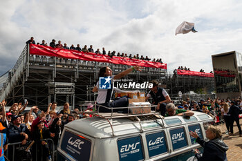 2024-06-14 - Ambiance during the Grande Parade des Pilotes of the 2024 24 Hours of Le Mans, 4th round of the 2024 FIA World Endurance Championship, on the Circuit des 24 Heures du Mans, on June 14, 2024 in Le Mans, France - 24 HEURES DU MANS 2024 - PARADE - ENDURANCE - MOTORS