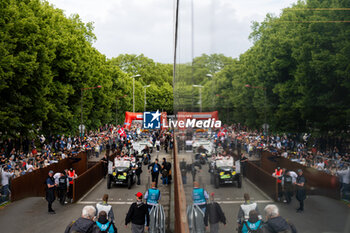 2024-06-14 - Ambiance during the Grande Parade des Pilotes of the 2024 24 Hours of Le Mans, 4th round of the 2024 FIA World Endurance Championship, on the Circuit des 24 Heures du Mans, on June 14, 2024 in Le Mans, France - 24 HEURES DU MANS 2024 - PARADE - ENDURANCE - MOTORS