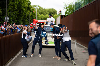 2024-06-14 - Ambiance during the Grande Parade des Pilotes of the 2024 24 Hours of Le Mans, 4th round of the 2024 FIA World Endurance Championship, on the Circuit des 24 Heures du Mans, on June 14, 2024 in Le Mans, France - 24 HEURES DU MANS 2024 - PARADE - ENDURANCE - MOTORS