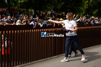 2024-06-14 - Ambiance during the Grande Parade des Pilotes of the 2024 24 Hours of Le Mans, 4th round of the 2024 FIA World Endurance Championship, on the Circuit des 24 Heures du Mans, on June 14, 2024 in Le Mans, France - 24 HEURES DU MANS 2024 - PARADE - ENDURANCE - MOTORS