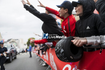 2024-06-14 - Atmosphere, ambiance during the Grande Parade des Pilotes of the 2024 24 Hours of Le Mans, 4th round of the 2024 FIA World Endurance Championship, on the Circuit des 24 Heures du Mans, on June 14, 2024 in Le Mans, France - 24 HEURES DU MANS 2024 - PARADE - ENDURANCE - MOTORS