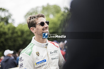 2024-06-14 - GROSJEAN Romain (fra), Lamborghini Iron Lynx, Lamborghini SC63 #19, Hypercar, portrait during the Grande Parade des Pilotes of the 2024 24 Hours of Le Mans, 4th round of the 2024 FIA World Endurance Championship, on the Circuit des 24 Heures du Mans, on June 14, 2024 in Le Mans, France - 24 HEURES DU MANS 2024 - PARADE - ENDURANCE - MOTORS