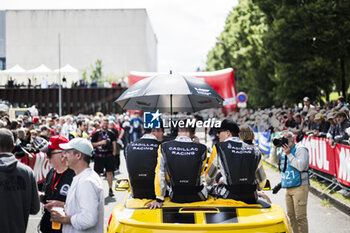 2024-06-14 - 03 BOURDAIS Sébastien (fra), VAN DER ZANDE Renger (ned), DIXON Scott (nzl), Cadillac Racing, Cadillac V-Series.R #03, Hypercar, portrait during the Grande Parade des Pilotes of the 2024 24 Hours of Le Mans, 4th round of the 2024 FIA World Endurance Championship, on the Circuit des 24 Heures du Mans, on June 14, 2024 in Le Mans, France - 24 HEURES DU MANS 2024 - PARADE - ENDURANCE - MOTORS