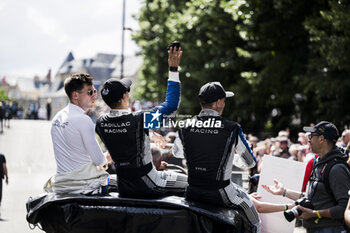 2024-06-14 - PALOU Alex (spa), Cadillac Racing, Cadillac V-Series.R #02, Hypercar, FIA WEC, portrait during the Grande Parade des Pilotes of the 2024 24 Hours of Le Mans, 4th round of the 2024 FIA World Endurance Championship, on the Circuit des 24 Heures du Mans, on June 14, 2024 in Le Mans, France - 24 HEURES DU MANS 2024 - PARADE - ENDURANCE - MOTORS