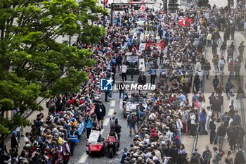 2024-06-14 - Atmosphere, ambiance during the Grande Parade des Pilotes of the 2024 24 Hours of Le Mans, 4th round of the 2024 FIA World Endurance Championship, on the Circuit des 24 Heures du Mans, on June 14, 2024 in Le Mans, France - 24 HEURES DU MANS 2024 - PARADE - ENDURANCE - MOTORS