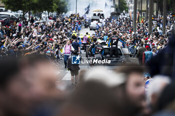 2024-06-14 - 77 BARKER Ben (gbr), HARDWICK Ryan (usa), ROBICHON Zacharie (can), Proton Competition, Ford Mustang GT3 #77, LM GT3, FIA WEC, portrait during the Grande Parade des Pilotes of the 2024 24 Hours of Le Mans, 4th round of the 2024 FIA World Endurance Championship, on the Circuit des 24 Heures du Mans, on June 14, 2024 in Le Mans, France - 24 HEURES DU MANS 2024 - PARADE - ENDURANCE - MOTORS