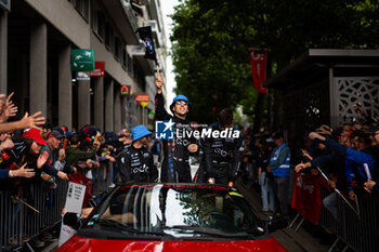 2024-06-14 - 20 VAN DER LINDE Sheldon (zaf), FRIJNS Robin (nld), RAST René (ger), BMW M Team WRT, BMW Hybrid V8 #20, Hypercar, FIA WEC, action during the Grande Parade des Pilotes of the 2024 24 Hours of Le Mans, 4th round of the 2024 FIA World Endurance Championship, on the Circuit des 24 Heures du Mans, on June 14, 2024 in Le Mans, France - 24 HEURES DU MANS 2024 - PARADE - ENDURANCE - MOTORS