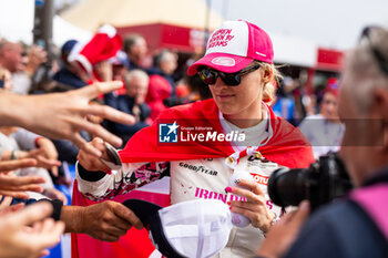 2024-06-14 - GATTING Michelle (dnk), Iron Dames, Lamborghini Huracan GT3 Evo2 #85, LM GT3, FIA WEC, portrait during the Grande Parade des Pilotes of the 2024 24 Hours of Le Mans, 4th round of the 2024 FIA World Endurance Championship, on the Circuit des 24 Heures du Mans, on June 14, 2024 in Le Mans, France - 24 HEURES DU MANS 2024 - PARADE - ENDURANCE - MOTORS