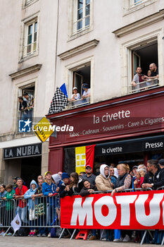 2024-06-14 - Fans during the Grande Parade des Pilotes of the 2024 24 Hours of Le Mans, 4th round of the 2024 FIA World Endurance Championship, on the Circuit des 24 Heures du Mans, on June 14, 2024 in Le Mans, France - 24 HEURES DU MANS 2024 - PARADE - ENDURANCE - MOTORS