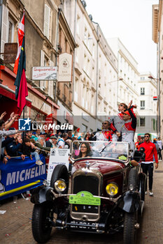 2024-06-14 - 54 FLOHR Thomas (swi), CASTELLACCI Francesco (ita), RIGON Davide (ita), Vista AF Corse, Ferrari 296 GT3 #54, LM GT3, FIA WEC, action during the Grande Parade des Pilotes of the 2024 24 Hours of Le Mans, 4th round of the 2024 FIA World Endurance Championship, on the Circuit des 24 Heures du Mans, on June 14, 2024 in Le Mans, France - 24 HEURES DU MANS 2024 - PARADE - ENDURANCE - MOTORS