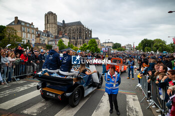 2024-06-14 - 27 JAMES Ian (usa), MANCINELLI Daniel (ita), RIBERAS Alex (spa), Heart of Racing Team, Aston Martin Vantage GT3 #27, LM GT3, FIA WEC, action during the Grande Parade des Pilotes of the 2024 24 Hours of Le Mans, 4th round of the 2024 FIA World Endurance Championship, on the Circuit des 24 Heures du Mans, on June 14, 2024 in Le Mans, France - 24 HEURES DU MANS 2024 - PARADE - ENDURANCE - MOTORS