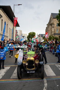 2024-06-14 - 777 SORENSEN Marco (dnk), BASTARD Erwan (fra), HOSHINO Satoshi (jpn), D'Station Racing, Aston Martin Vantage GT3 #777, LM GT3, FIA WEC, action during the Grande Parade des Pilotes of the 2024 24 Hours of Le Mans, 4th round of the 2024 FIA World Endurance Championship, on the Circuit des 24 Heures du Mans, on June 14, 2024 in Le Mans, France - 24 HEURES DU MANS 2024 - PARADE - ENDURANCE - MOTORS