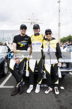 2024-06-14 - 82 JUNCADELLA Daniel (spa), BAUD Sébastien (fra), KOIZUMI Hiroshi (jpn), TF Sport, Corvette Z06 GT3.R #82, LM GT3, FIA WEC, portrait during the Grande Parade des Pilotes of the 2024 24 Hours of Le Mans, 4th round of the 2024 FIA World Endurance Championship, on the Circuit des 24 Heures du Mans, on June 14, 2024 in Le Mans, France - 24 HEURES DU MANS 2024 - PARADE - ENDURANCE - MOTORS