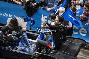 2024-06-14 - CHATIN Paul-Loup (fra), Alpine Endurance Team #35, Alpine A424, Hypercar, FIA WEC, portrait during the Grande Parade des Pilotes of the 2024 24 Hours of Le Mans, 4th round of the 2024 FIA World Endurance Championship, on the Circuit des 24 Heures du Mans, on June 14, 2024 in Le Mans, France - 24 HEURES DU MANS 2024 - PARADE - ENDURANCE - MOTORS