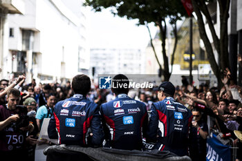 2024-06-14 - 22 JARVIS Oliver (gbr), GARG Bijoy (usa), SIEGEL Nolan (usa), United Autosports, Oreca 07 - Gibson #22, LMP2, portrait during the Grande Parade des Pilotes of the 2024 24 Hours of Le Mans, 4th round of the 2024 FIA World Endurance Championship, on the Circuit des 24 Heures du Mans, on June 14, 2024 in Le Mans, France - 24 HEURES DU MANS 2024 - PARADE - ENDURANCE - MOTORS