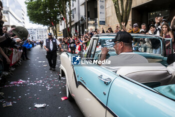 2024-06-14 - Ambiance, atmosphere during the Grande Parade des Pilotes of the 2024 24 Hours of Le Mans, 4th round of the 2024 FIA World Endurance Championship, on the Circuit des 24 Heures du Mans, on June 14, 2024 in Le Mans, France - 24 HEURES DU MANS 2024 - PARADE - ENDURANCE - MOTORS