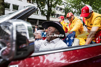 2024-06-14 - 83 KUBICA Robert (pol), SHWARTZMAN Robert (isr), YE Yifei (chn), AF Corse, Ferrari 499P #83, Hypercar, FIA WEC, portrait during the Grande Parade des Pilotes of the 2024 24 Hours of Le Mans, 4th round of the 2024 FIA World Endurance Championship, on the Circuit des 24 Heures du Mans, on June 14, 2024 in Le Mans, France - 24 HEURES DU MANS 2024 - PARADE - ENDURANCE - MOTORS