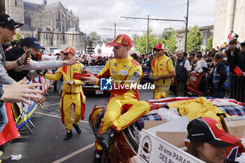 2024-06-14 - 83 KUBICA Robert (pol), SHWARTZMAN Robert (isr), YE Yifei (chn), AF Corse, Ferrari 499P #83, Hypercar, FIA WEC, ambiance during the Grande Parade des Pilotes of the 2024 24 Hours of Le Mans, 4th round of the 2024 FIA World Endurance Championship, on the Circuit des 24 Heures du Mans, on June 14, 2024 in Le Mans, France - 24 HEURES DU MANS 2024 - PARADE - ENDURANCE - MOTORS