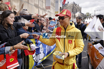 2024-06-14 - YE Yifei (chn), AF Corse, Ferrari 499P #83, Hypercar, FIA WEC, portrait during the Grande Parade des Pilotes of the 2024 24 Hours of Le Mans, 4th round of the 2024 FIA World Endurance Championship, on the Circuit des 24 Heures du Mans, on June 14, 2024 in Le Mans, France - 24 HEURES DU MANS 2024 - PARADE - ENDURANCE - MOTORS