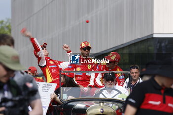 2024-06-14 - during the Grande Parade des Pilotes of the 2024 24 Hours of Le Mans, 4th round of the 2024 FIA World Endurance Championship, on the Circuit des 24 Heures du Mans, on June 14, 2024 in Le Mans, France - 24 HEURES DU MANS 2024 - PARADE - ENDURANCE - MOTORS