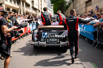 2024-06-14 - ambiance during the Grande Parade des Pilotes of the 2024 24 Hours of Le Mans, 4th round of the 2024 FIA World Endurance Championship, on the Circuit des 24 Heures du Mans, on June 14, 2024 in Le Mans, France - 24 HEURES DU MANS 2024 - PARADE - ENDURANCE - MOTORS