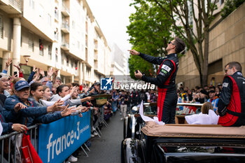 2024-06-14 - CAMPBELL Matt (aus), Porsche Penske Motorsport, Porsche 963 #05, Hypercar, FIA WEC, portrait during the Grande Parade des Pilotes of the 2024 24 Hours of Le Mans, 4th round of the 2024 FIA World Endurance Championship, on the Circuit des 24 Heures du Mans, on June 14, 2024 in Le Mans, France - 24 HEURES DU MANS 2024 - PARADE - ENDURANCE - MOTORS